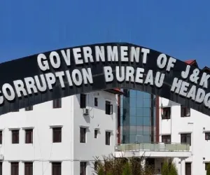 Payment Withheld for Bribe:Two PWD Govt Officials Held in Baramulla